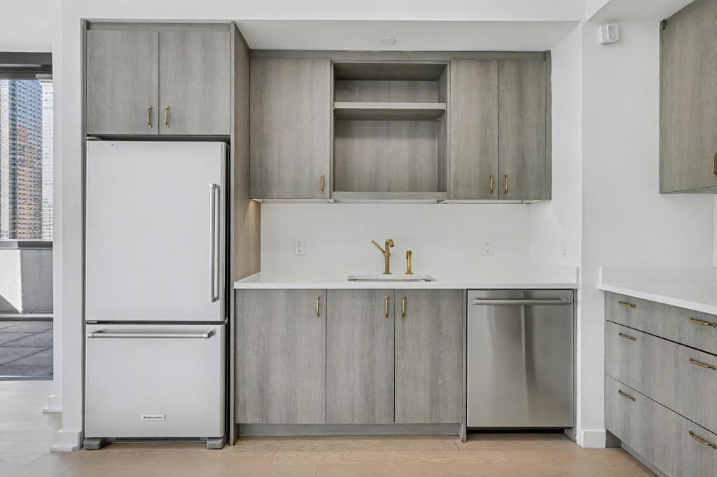 1 bed apartment at 515 West 38th Street, Unit 14J, Hudson Yards, photo 2 of 17