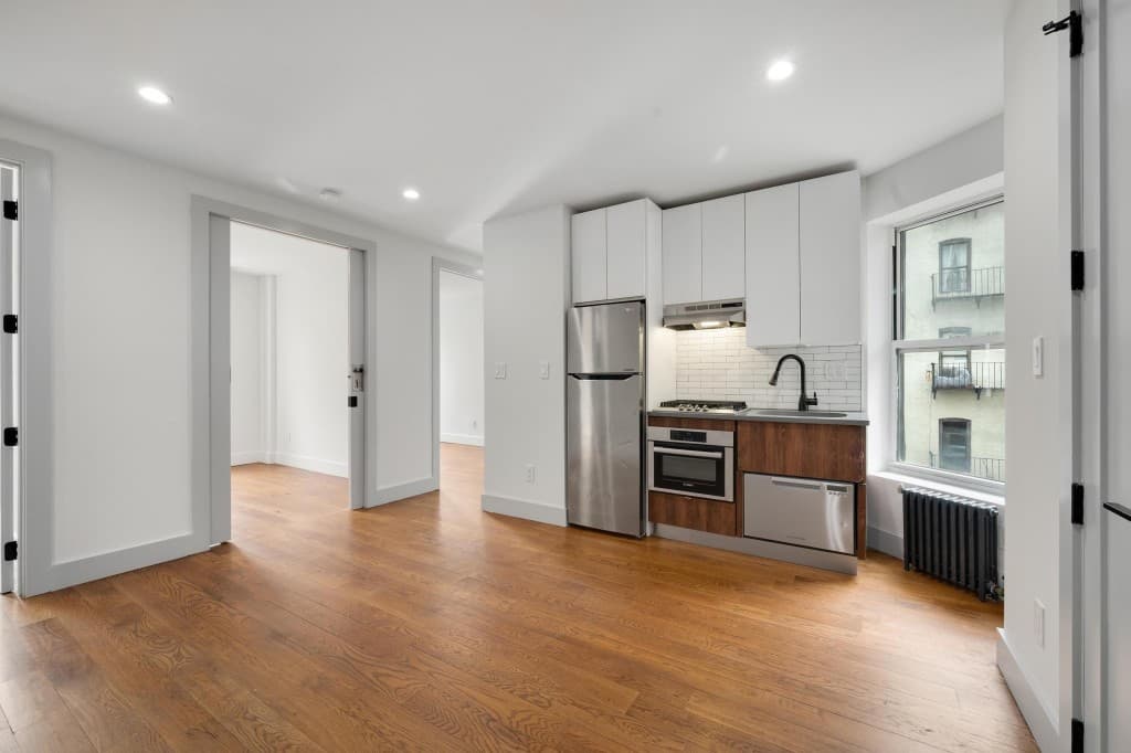 4 bed apartment at 629 East 5th Street, Unit 21, East Village, photo 1 of 12
