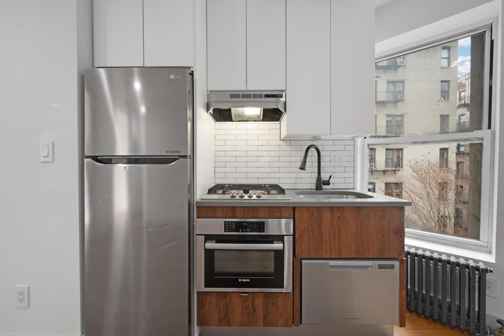 4 bed apartment at 629 East 5th Street, Unit 21, East Village, photo 3 of 12
