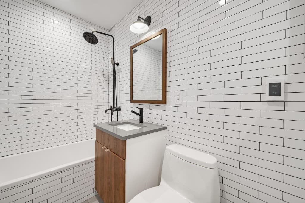 4 bed apartment at 629 East 5th Street, Unit 21, East Village, photo 11 of 12