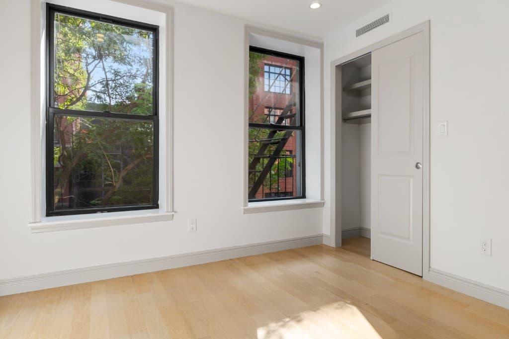 47 Clinton Street, photo 3