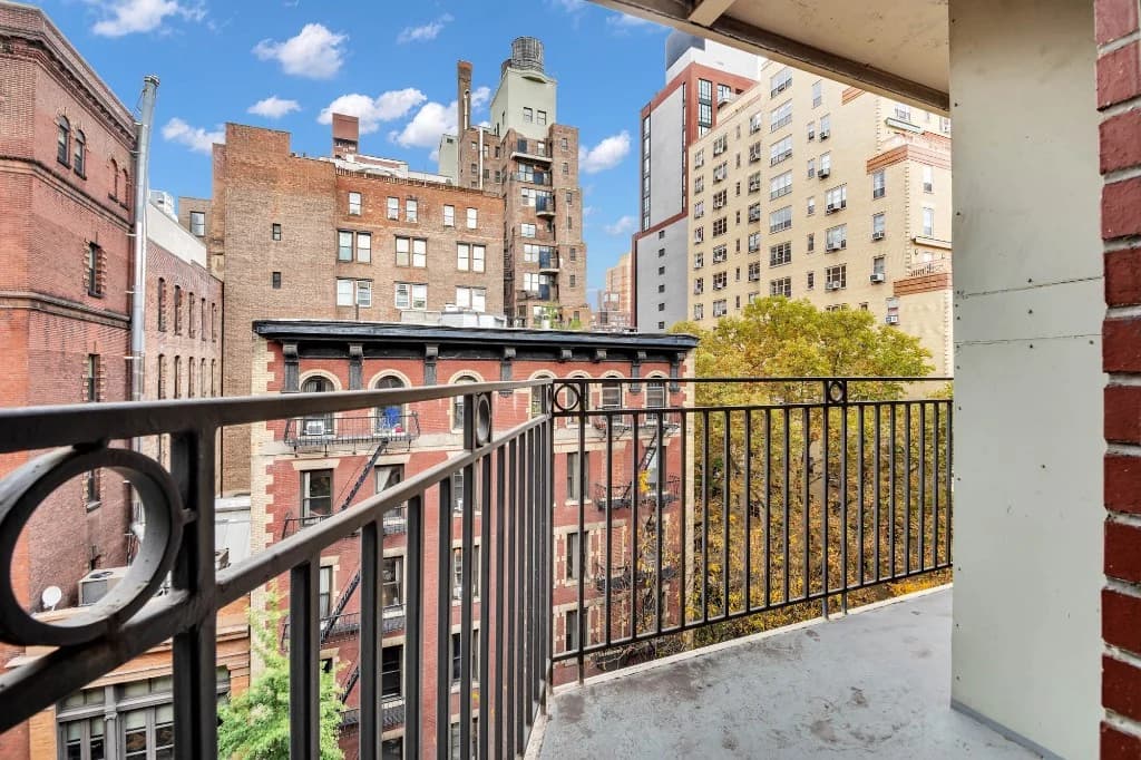 1 bed apartment at 220 East 22nd Street, Unit 5H, Gramercy Park, photo 10 of 15