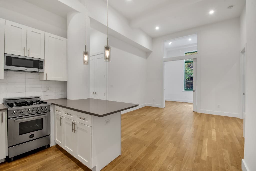 2 bed apartment at 220 East 22nd Street, Unit 4O, Gramercy Park, photo 2 of 16