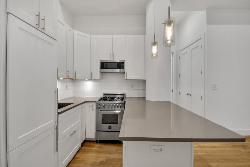 2 bed apartment at 220 East 22nd Street, Unit 4O, Gramercy Park, photo 1 of 16