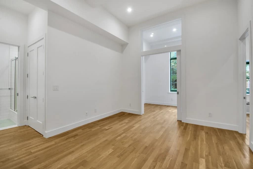 2 bed apartment at 220 East 22nd Street, Unit 4O, Gramercy Park, photo 3 of 16