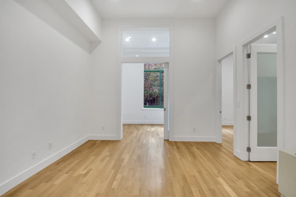 2 bed apartment at 220 East 22nd Street, Unit 4O, Gramercy Park, photo 4 of 16