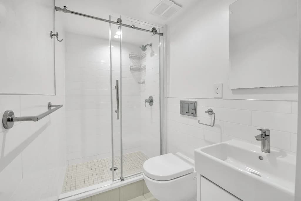 1 bed apartment at 220 East 22nd Street, Unit 3E, Gramercy Park, photo 4 of 9