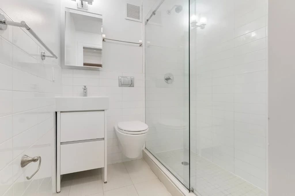 1 bed apartment at 210 East 22nd Street, Unit 5K, Gramercy Park, photo 5 of 10