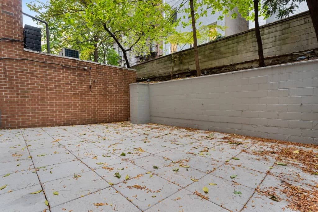 Studio apartment at 210 East 22nd Street, Unit GLL, Gramercy Park, photo 5 of 10