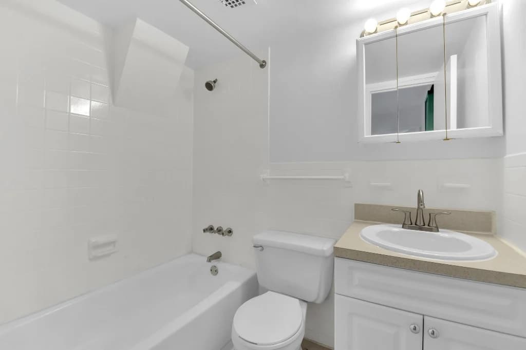 Studio apartment at 220 East 22nd Street, Unit 3R, Gramercy Park, photo 4 of 9