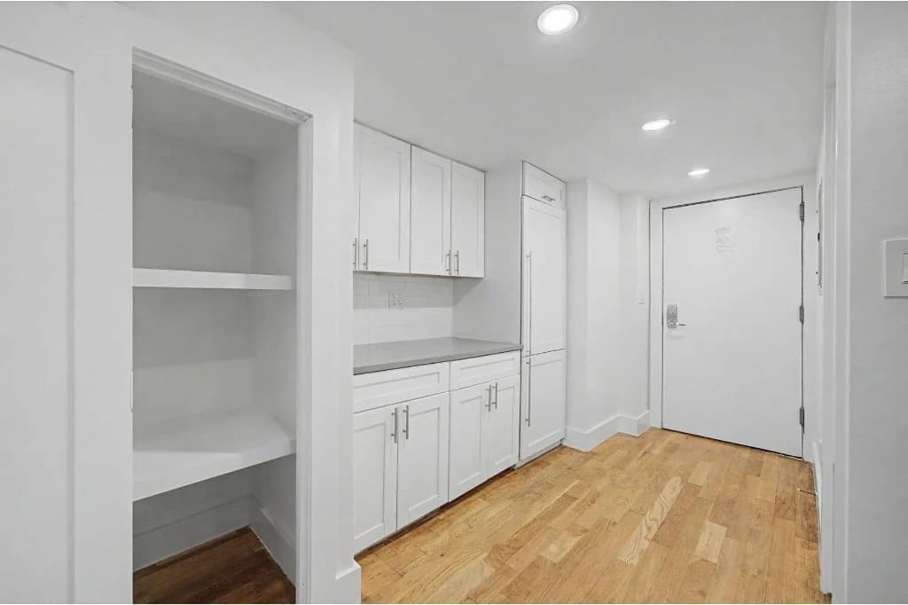 2 bed apartment at 220 East 22nd Street, Unit 3U, Gramercy Park, photo 2 of 19