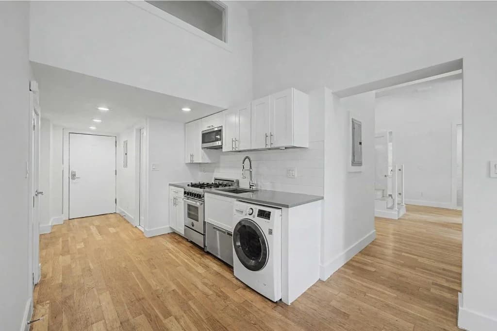2 bed apartment at 220 East 22nd Street, Unit 3U, Gramercy Park, photo 3 of 19