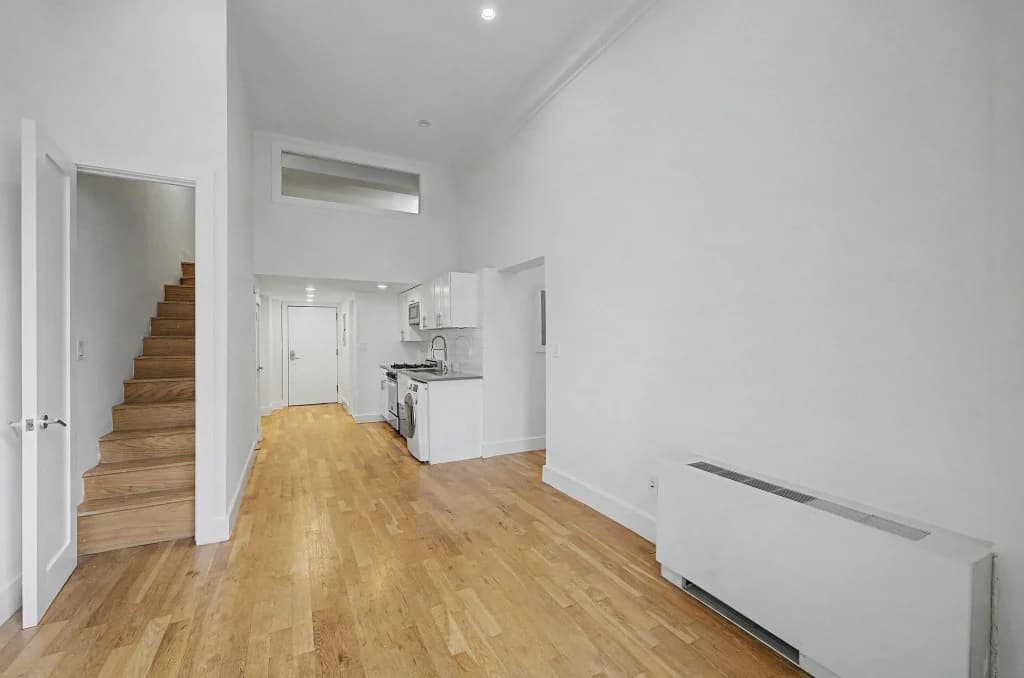 2 bed apartment at 220 East 22nd Street, Unit 3U, Gramercy Park, photo 4 of 19