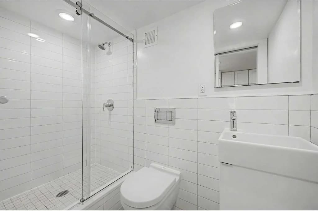 2 bed apartment at 220 East 22nd Street, Unit 3U, Gramercy Park, photo 12 of 19