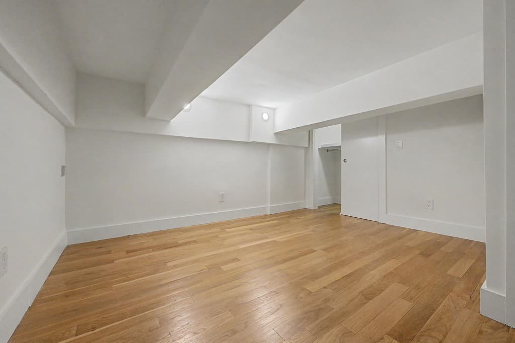 2 bed apartment at 220 East 22nd Street, Unit 3U, Gramercy Park, photo 14 of 19