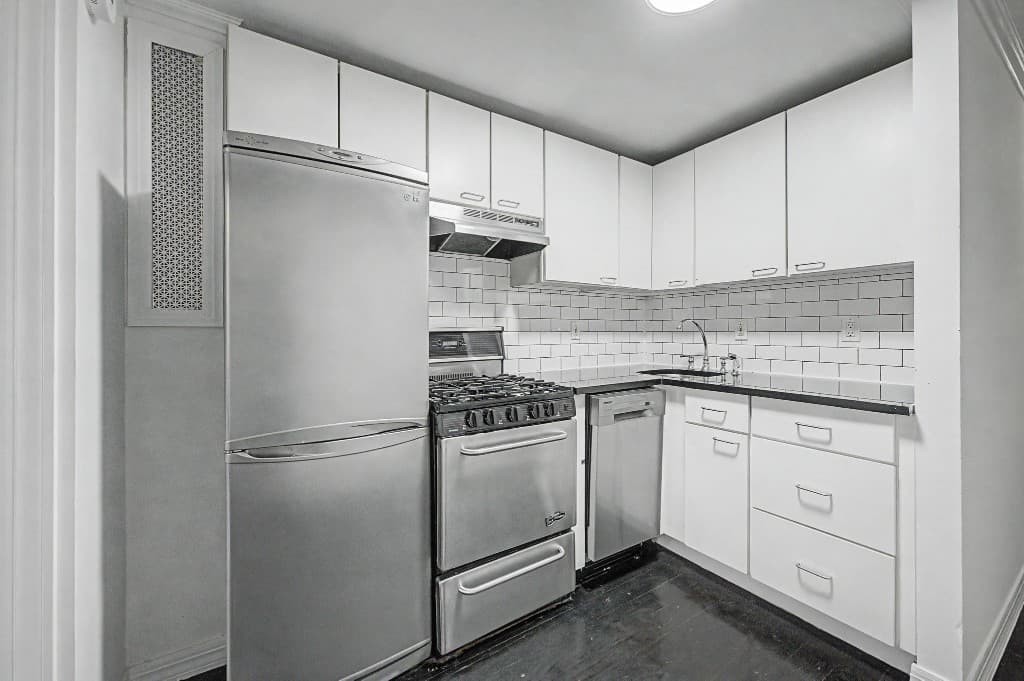 39 East 1st Street, photo 4