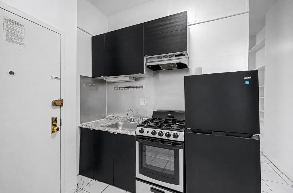 1 bed apartment at 90 Stanton Street, Unit 1D, Lower East Side, photo 2 of 10