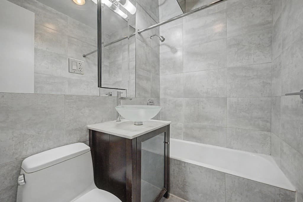 Studio apartment at 156 Prince Street, Unit 2B, SoHo, photo 8 of 8