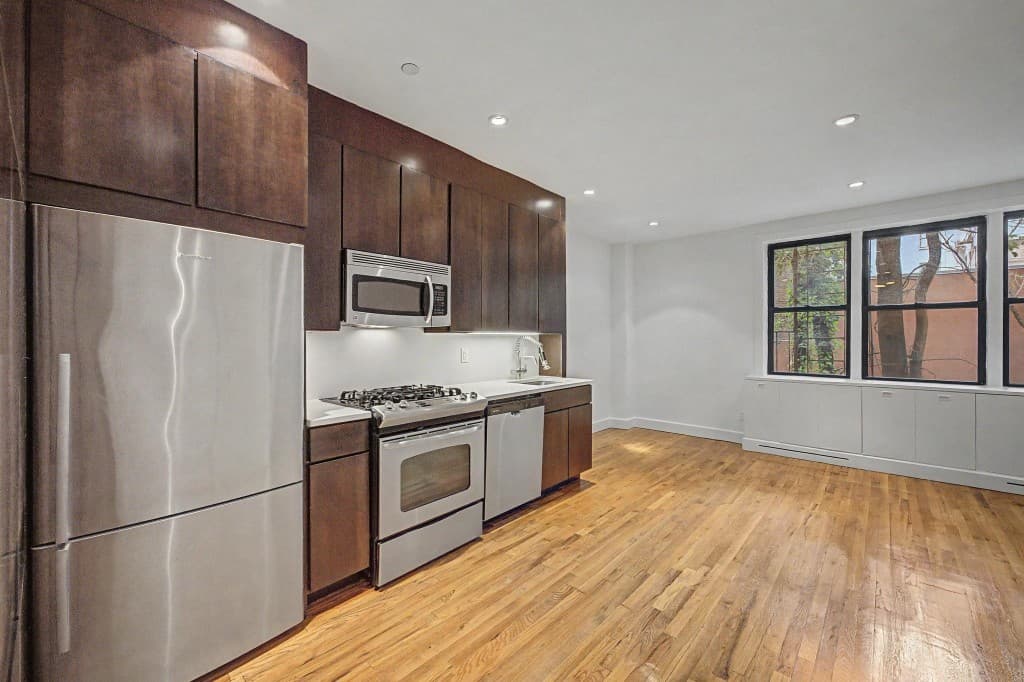 Studio apartment at 156 Prince Street, Unit 2B, SoHo, photo 2 of 8