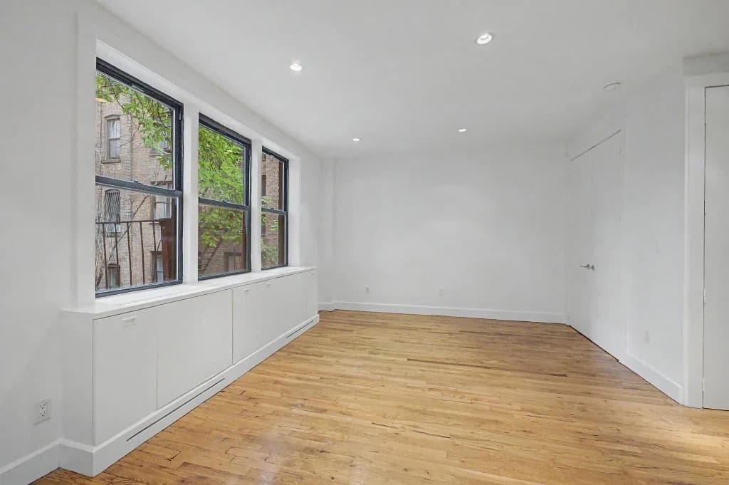 Studio apartment at 156 Prince Street, Unit 2B, SoHo, photo 6 of 8
