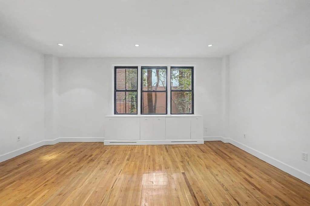 Studio apartment at 156 Prince Street, Unit 2B, SoHo, photo 4 of 8