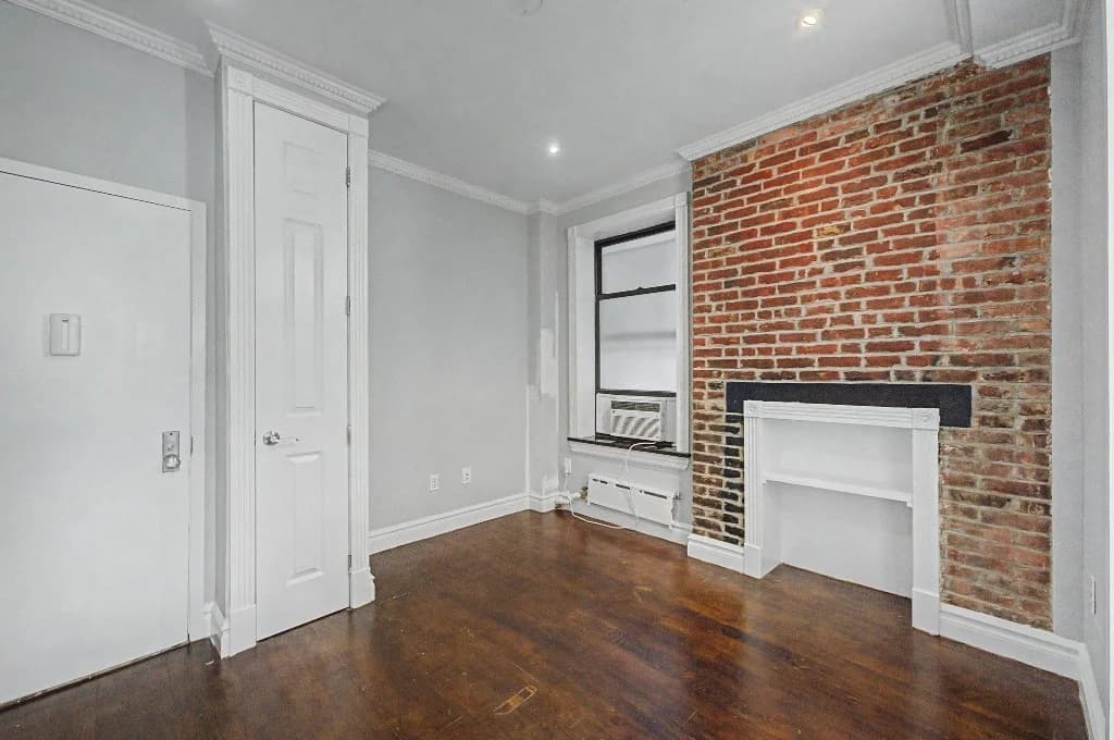 221 Mott St, photo 3