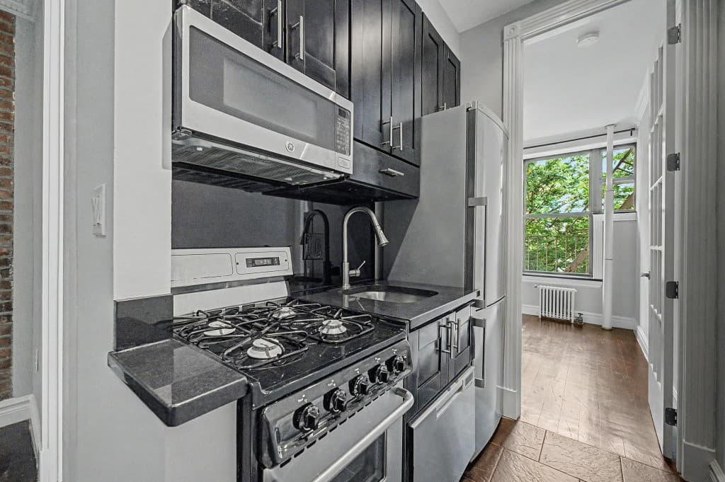 221 Mott St