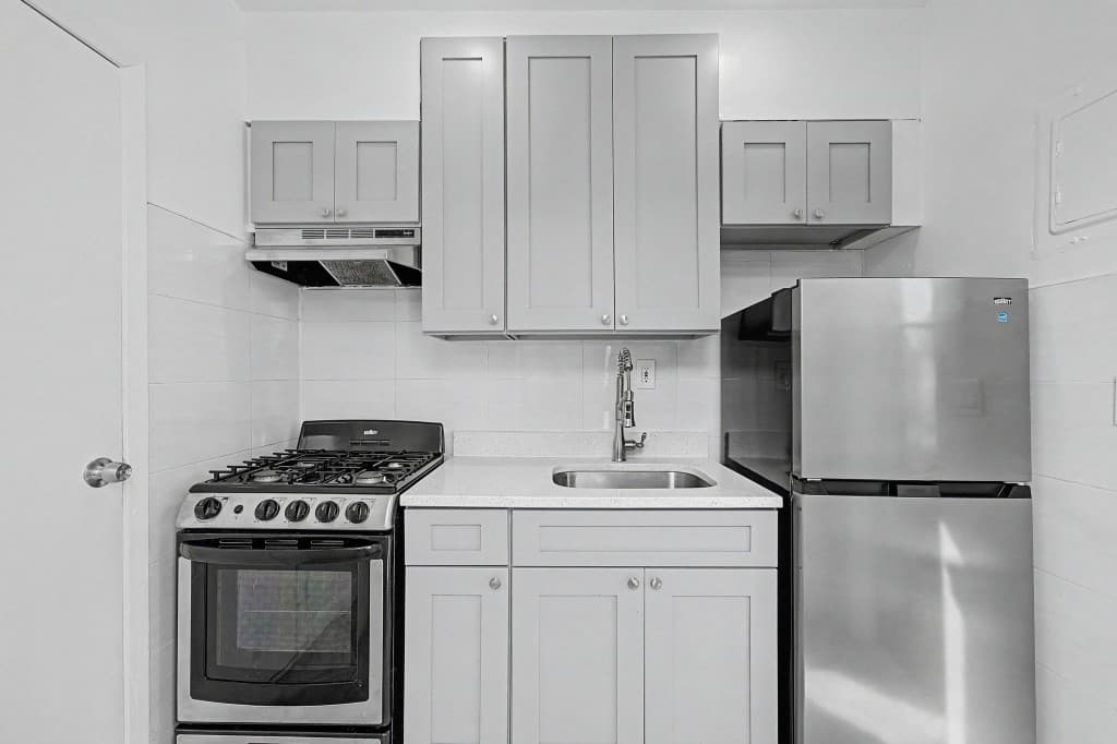 53 Second Avenue, photo 2