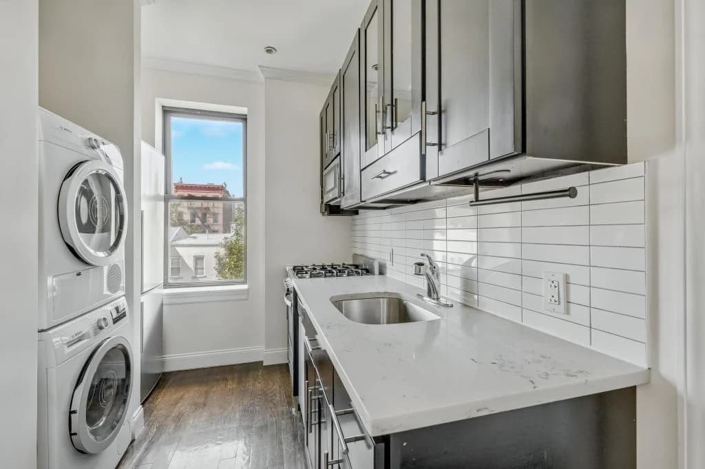 2 bed apartment at 329 Union Street, Unit 2B, Carroll Gardens, photo 1 of 11