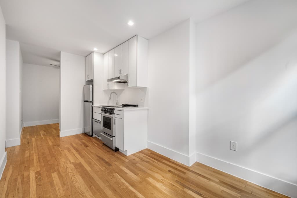 Studio apartment at 437 East 9th Street, Unit 12, East Village, photo 2 of 6