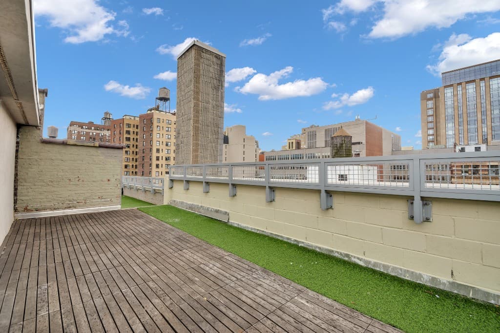 4 bed apartment at 220 East 22nd Street, Unit 6O, Gramercy Park, photo 8 of 13