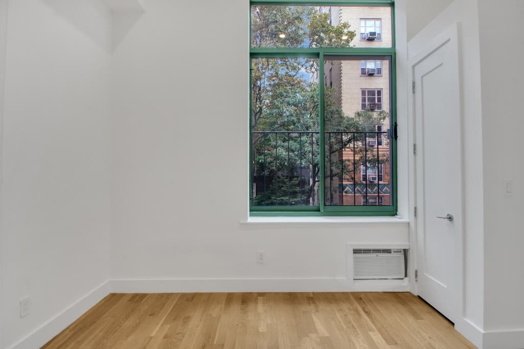 2 bed apartment at 220 East 22nd Street, Unit 5O, Gramercy Park, photo 4 of 12