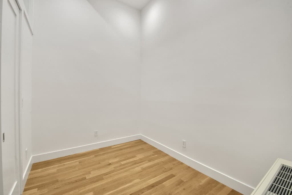 2 bed apartment at 220 East 22nd Street, Unit 5O, Gramercy Park, photo 6 of 12