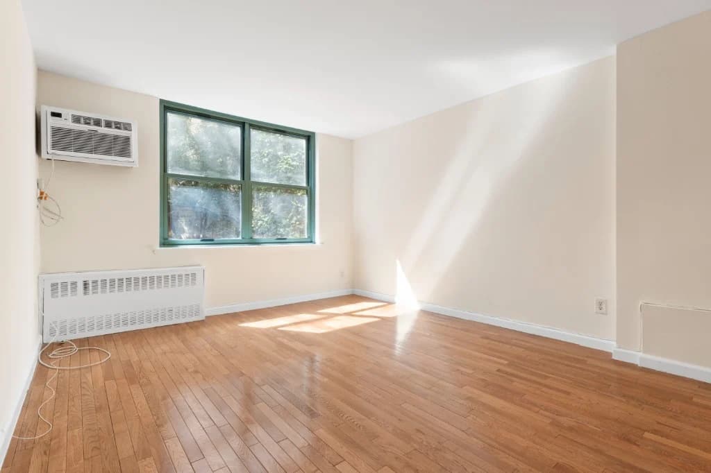 2 bed apartment at 210 East 22nd Street, Unit 1C, Gramercy Park, photo 2 of 10