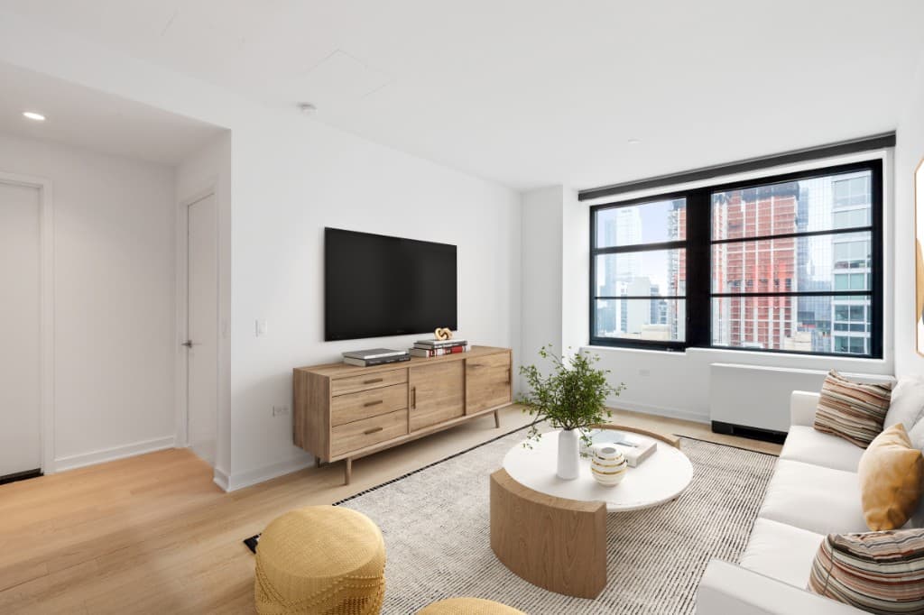 1 bed apartment at 515 West 38th Street, Unit 30B, Hudson Yards, photo 1 of 17