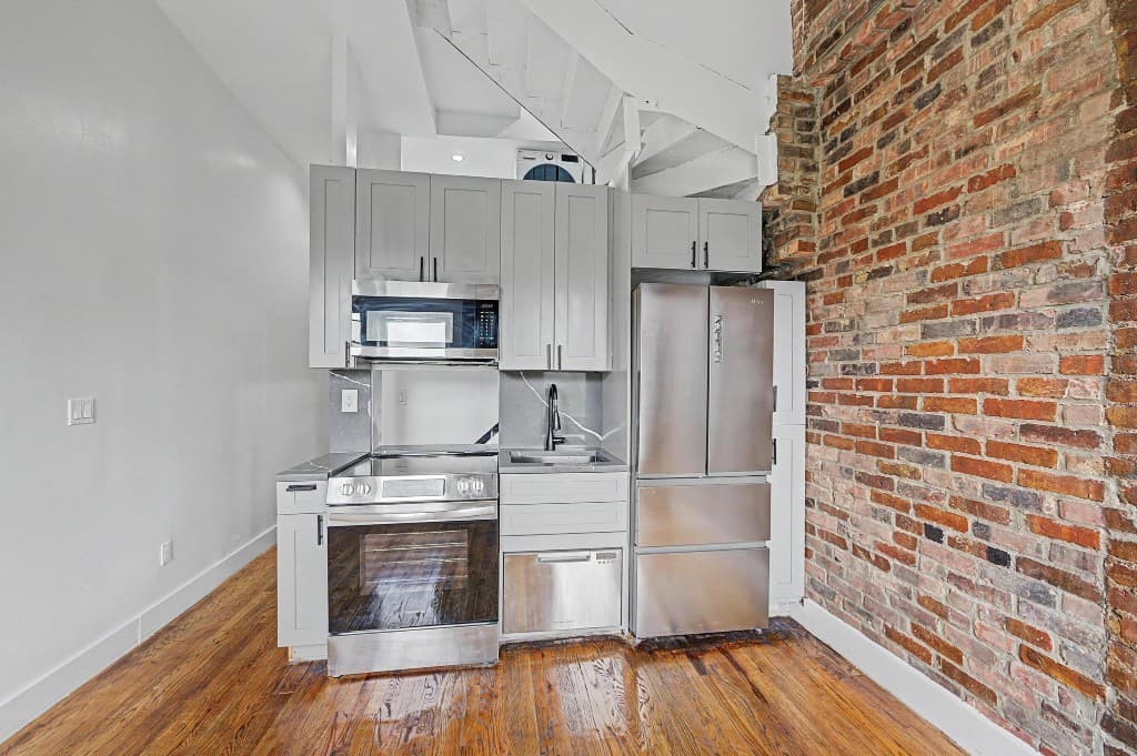 3 bed apartment at 221 Mott St, Unit PHB, Nolita, photo 2 of 14