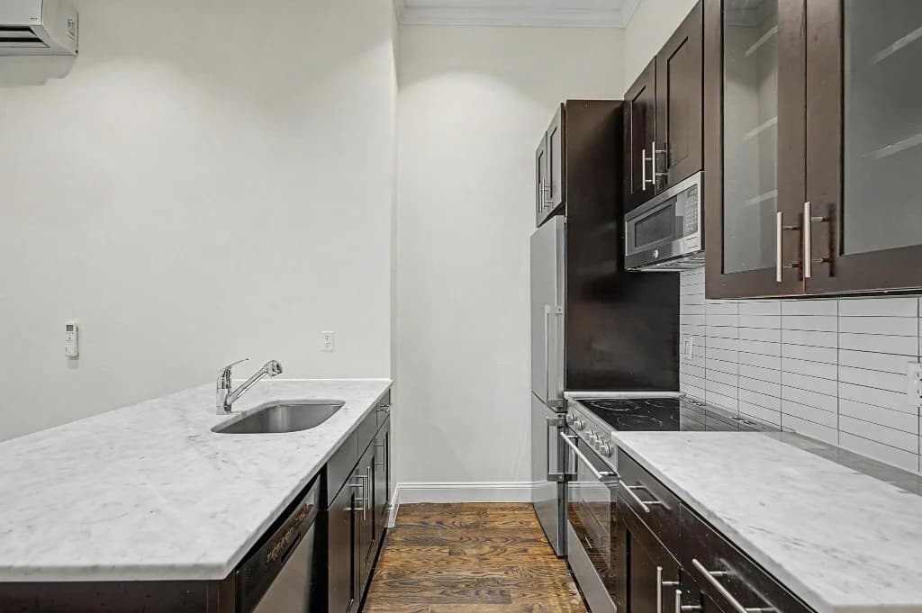 3 bed apartment at 106 Bedford Avenue, Unit 1R, Williamsburg, photo 2 of 13