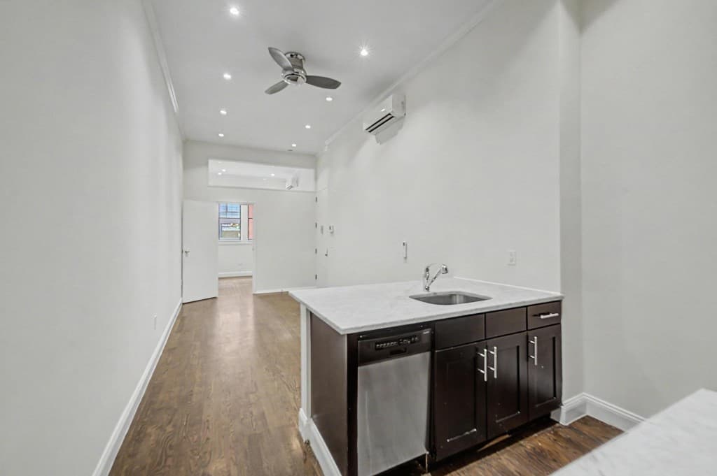 3 bed apartment at 106 Bedford Avenue, Unit 1R, Williamsburg, photo 3 of 13