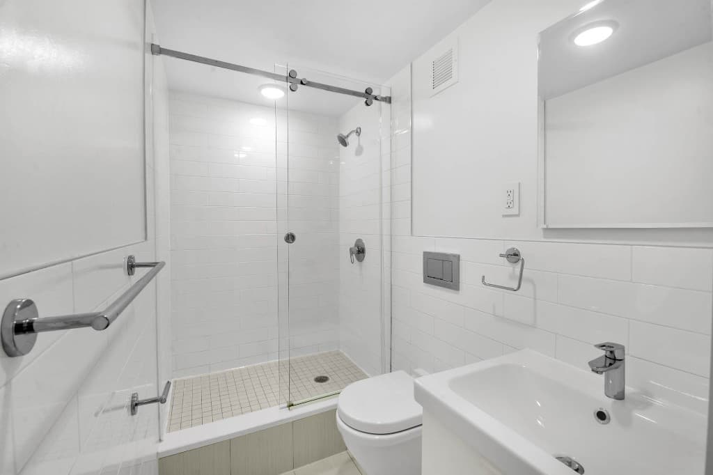 1 bed apartment at 220 East 22nd Street, Unit 02M, Gramercy Park, photo 6 of 11