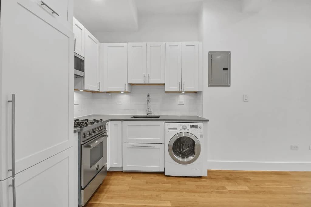 2 bed apartment at 220 East 22nd Street, Unit 5M, Gramercy Park, photo 1 of 11