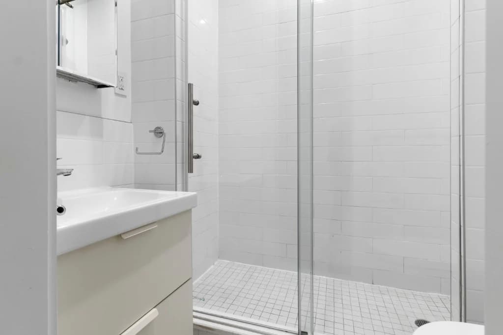2 bed apartment at 220 East 22nd Street, Unit 5M, Gramercy Park, photo 6 of 11