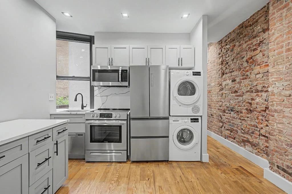 2 bed apartment at 20 Prince Street, Unit 31, Nolita, photo 1 of 11