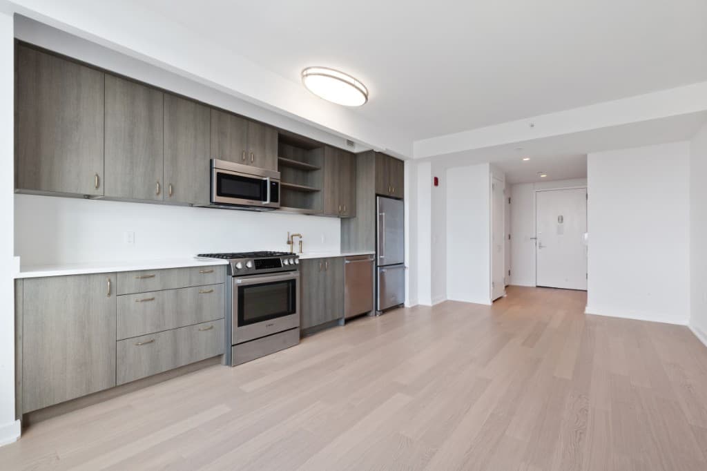 Studio apartment at 515 West 38th Street, Unit 16G, Hudson Yards, photo 2 of 14