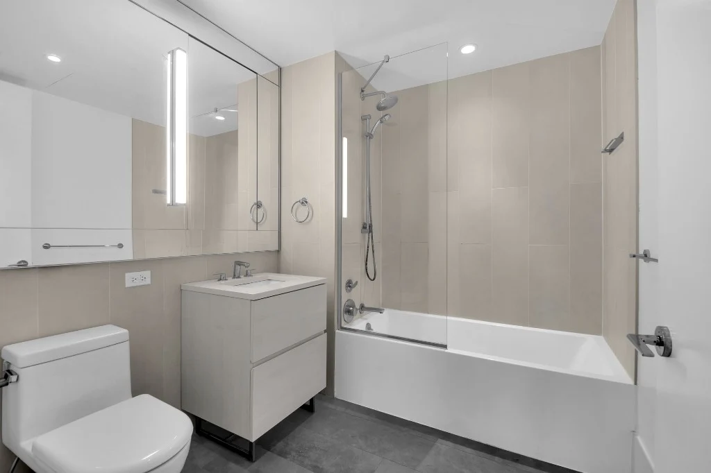 2 bed apartment at 430 Albee Square, Unit 20F, Downtown Brooklyn, photo 9 of 14