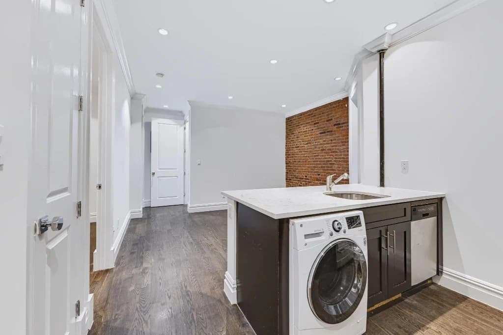552 Broome Street, photo 2