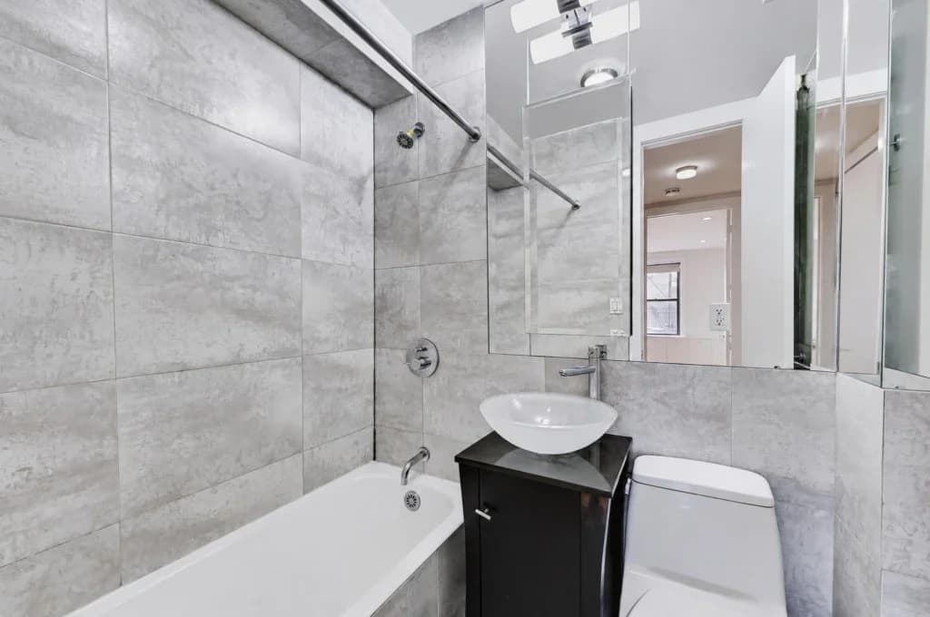 1 bed apartment at 156 Prince Street, Unit 5C, SoHo, photo 7 of 10