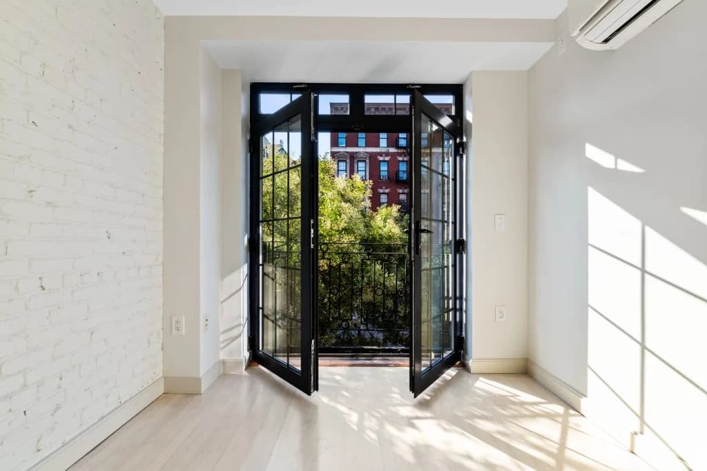 152 Second Avenue, photo 2
