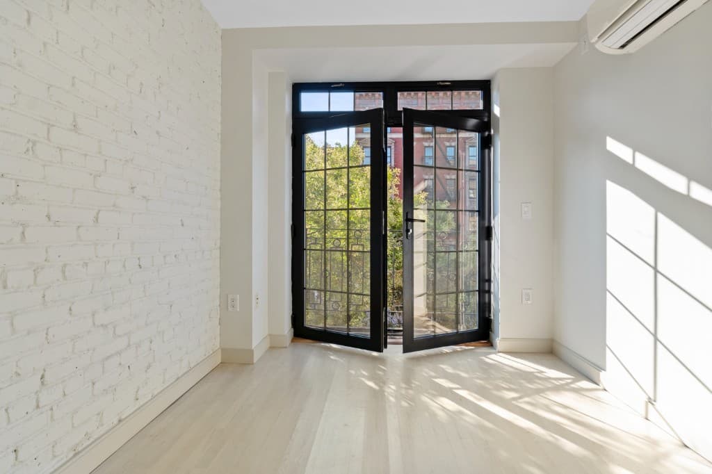 152 Second Avenue, photo 3