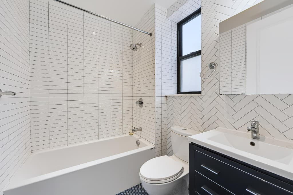 4 bed apartment at 329 Union Street, Unit 2E, Carroll Gardens, photo 9 of 14