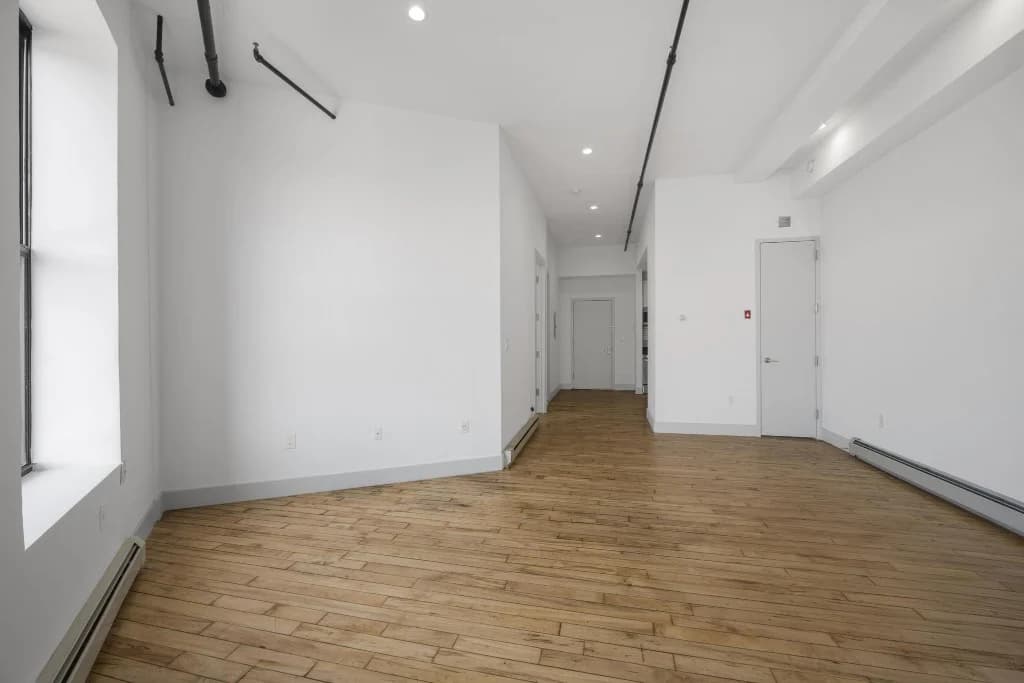 1381 Myrtle Avenue, photo 2